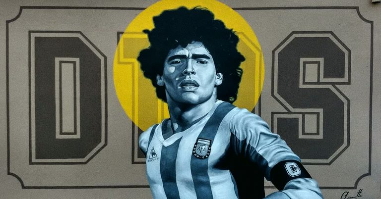 Un mural pintado en Córdoba en honor a Diego Maradona.